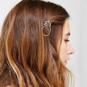 **MARITZA* 2-Pk Gold x Silver Pineapple Hair Clips
